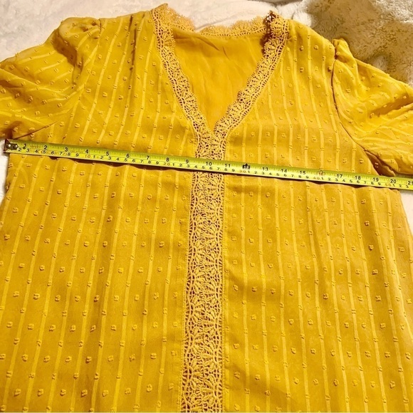 Gold Textured Blouse Medium V-Neck Crochet Detail Trim Short Sleeves Boho - Picture 13 of 15
